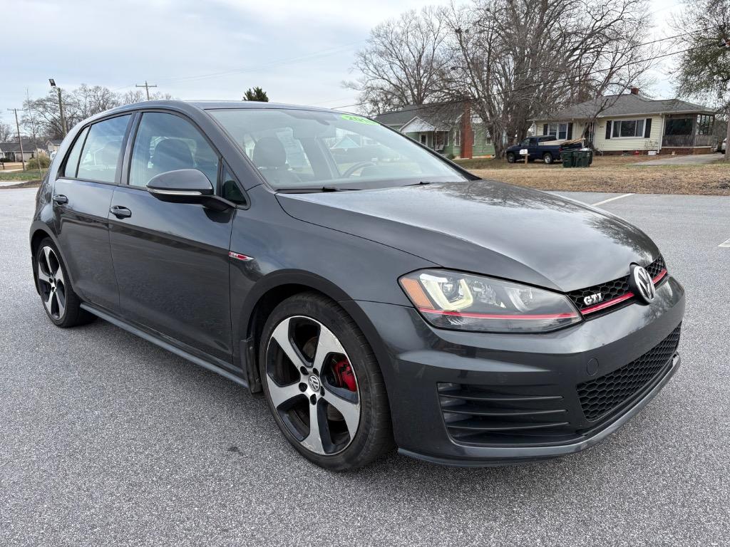 2016 Volkswagen Golf GTI SE's photo